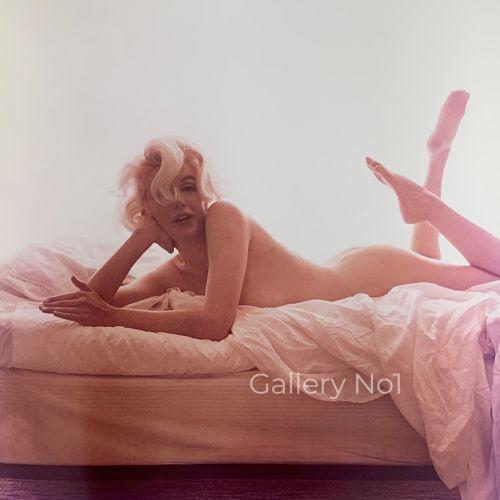 FIND PHOTOGRAPH OF MARILYN MONROE LYING NAKED ON A BED