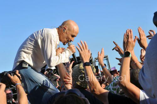 FIND PHOTOGRAPH OF JAMES AT VICRORIOUS FESTIVAL FOR SALE