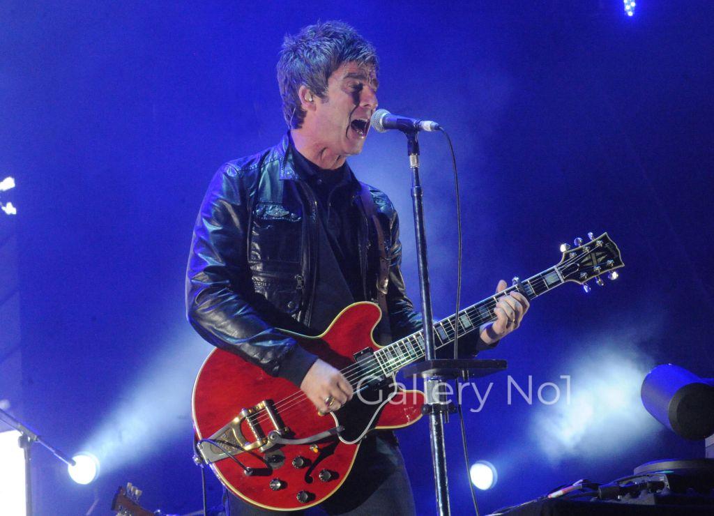 FIND PHOTOGRAPHS OF NOEL GALLAGHER FOR SALE