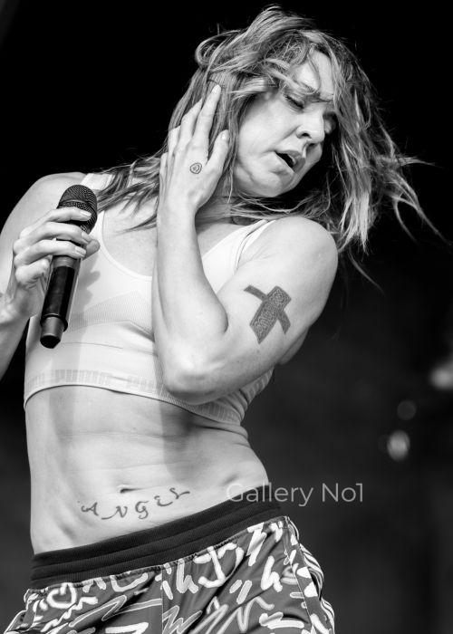 FIND PHOTOGRAPH OF MELANIE C SINGING AT FESTIVAL FOR SALE