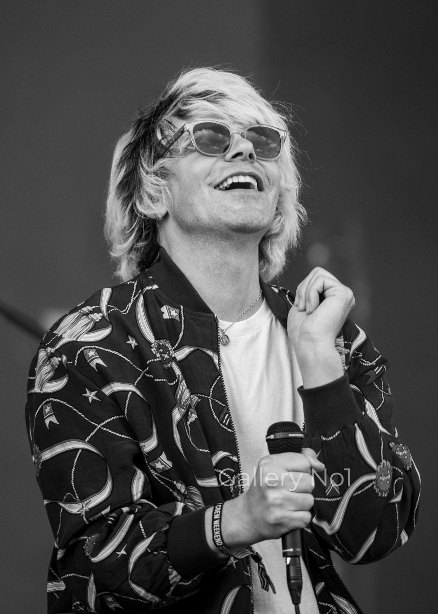 timothy-allan-burgess-charlatans-victorious-festival-2023-photograph- FIND PHOTOGRAPH OF TIMOTHY BURGESS OF THE CHARLATANS FOR SALE