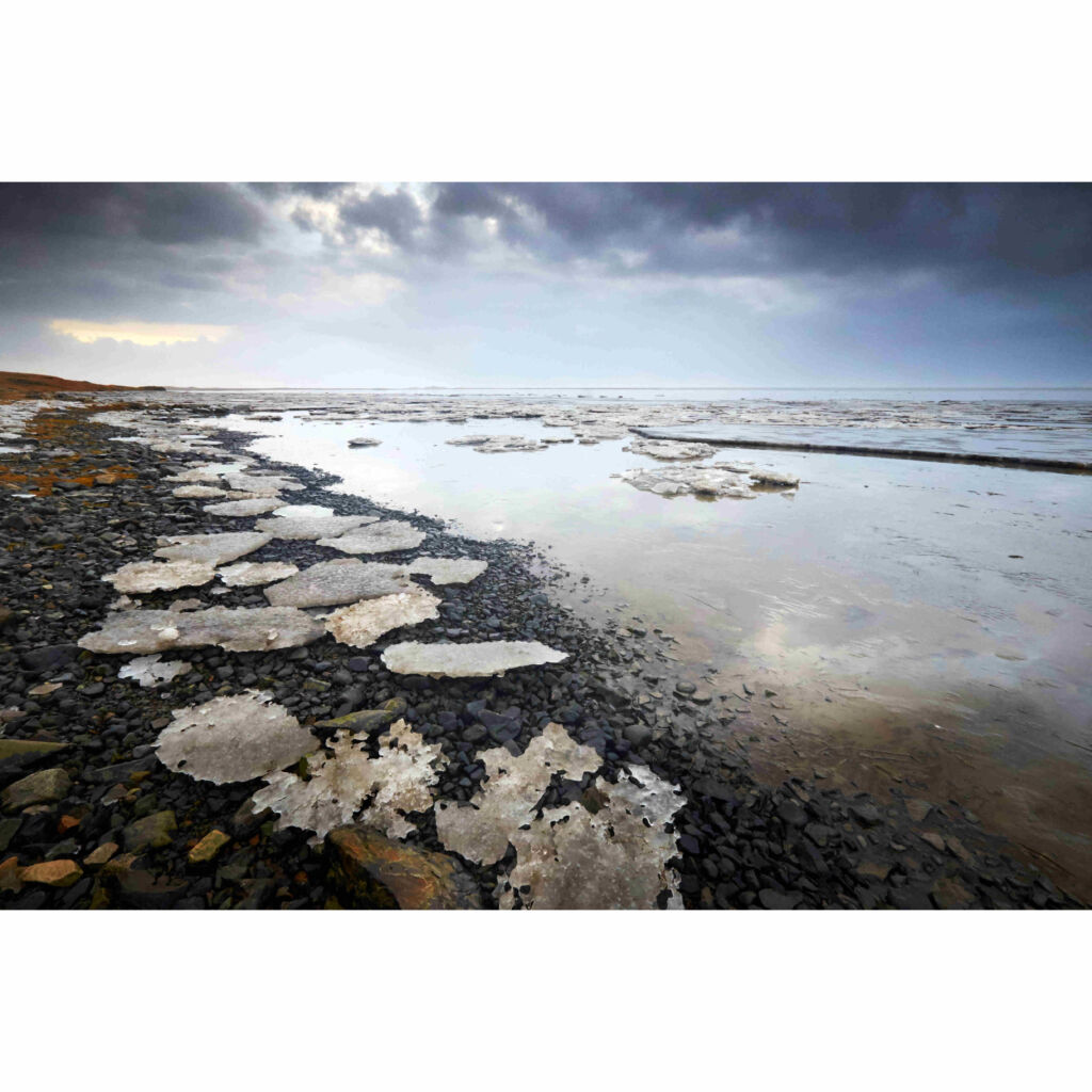 FIND PHOTOGRAPHS OF THE ICELANDIC COASTLINE