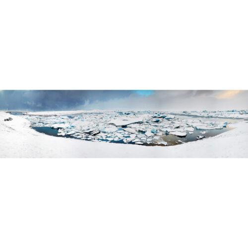 FINF PHOTOGRAPH OF THE SEA AND ICE AT JOKULSARLON IN ICELAND