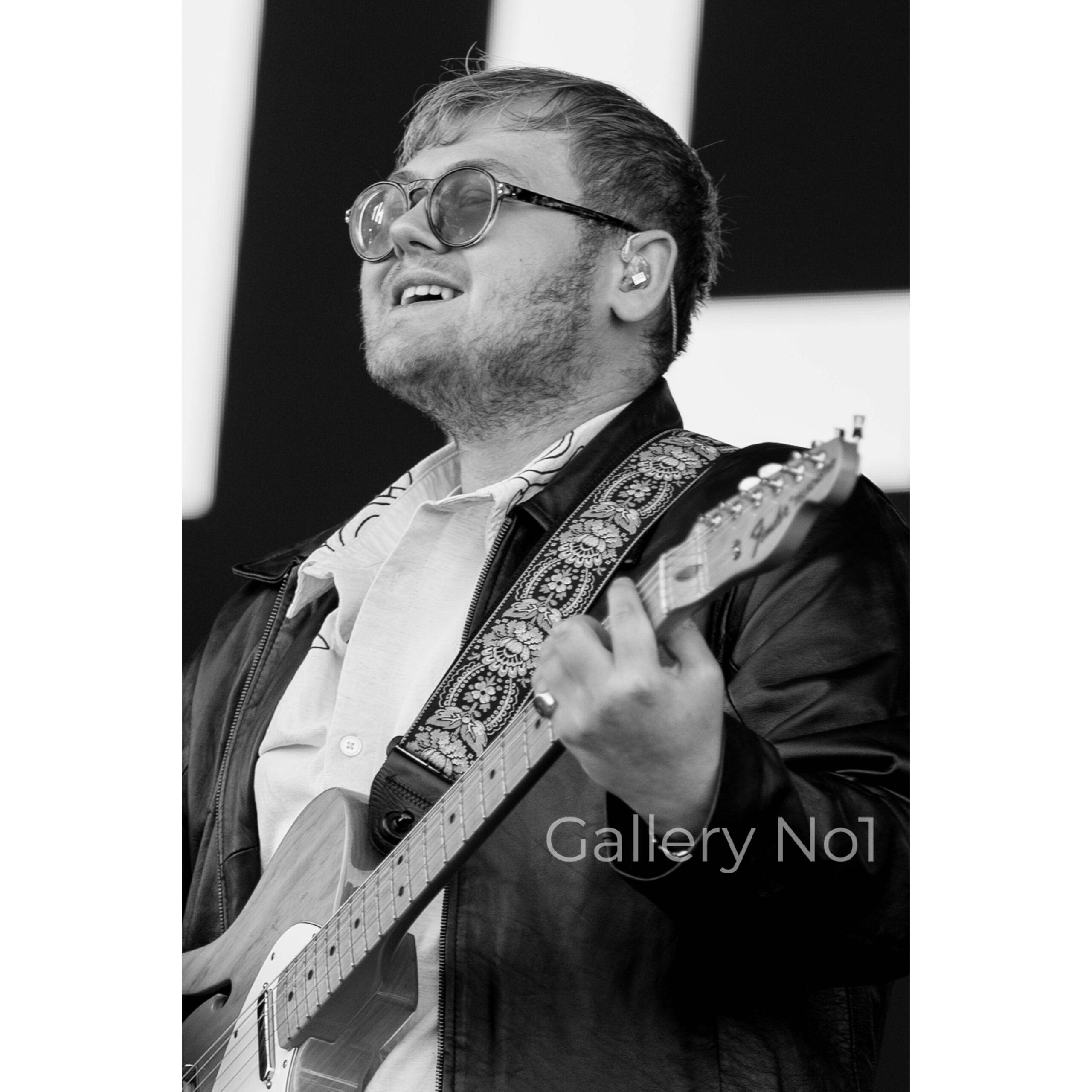 alex-moore-the-lathums-victorious-photograph-emma-terracciano-gallery-no1-